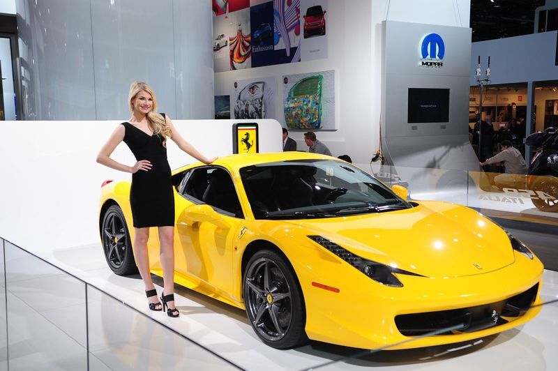 Девушки детройтского автосалона. Фотоотчет