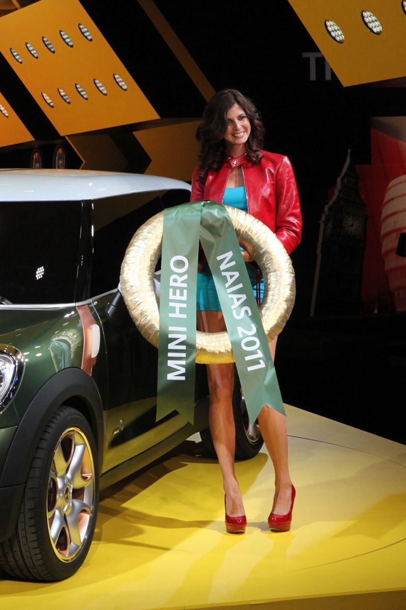 Девушки детройтского автосалона. Фотоотчет