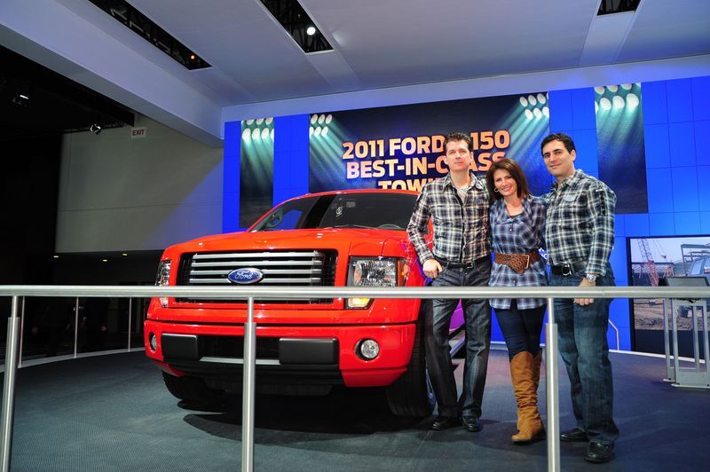 Девушки детройтского автосалона. Фотоотчет