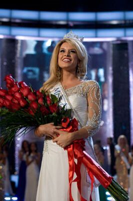 "Мисс Америка 2011" стала 17-летняя блондинка. ФОТО