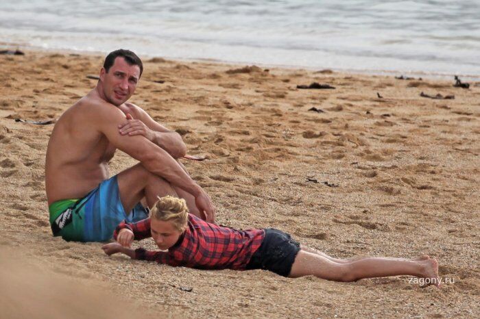 Невеста Кличко Хайден показалась в зеленом бикини