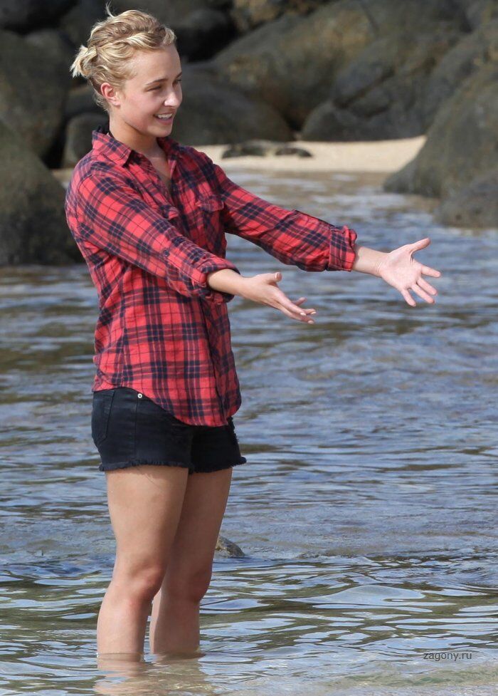 Невеста Кличко Хайден показалась в зеленом бикини