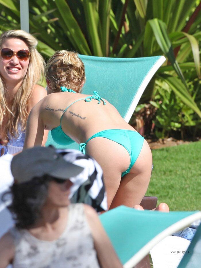 Невеста Кличко Хайден показалась в зеленом бикини