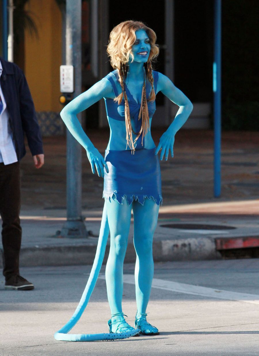 Звезда "Беверли Хиллс" отрастила синий хвост
