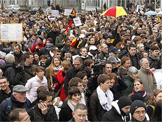 Тысячи бельгийцев требуют положить конец кризису власти.ФОТО