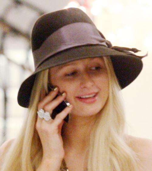 Пэрис Хилтон не узнали без макияжа