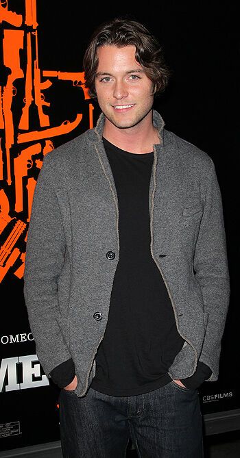 Джейсон Стэтхем побывал на премьере ”Механик”