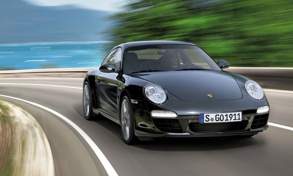 Porsche выпускает спецверсию 911 Black Edition