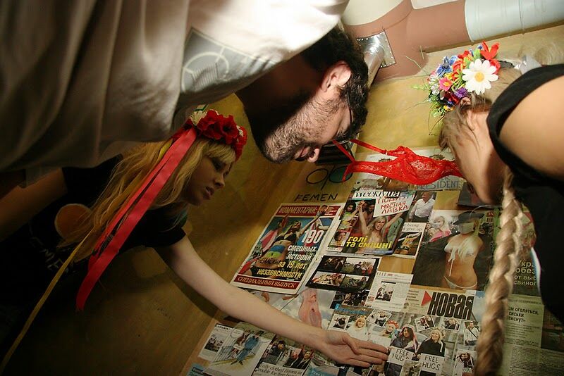 Артемий Лебедев в гостях у FEMEN