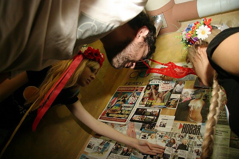 Артемій Лебедєв в гостях у FEMEN