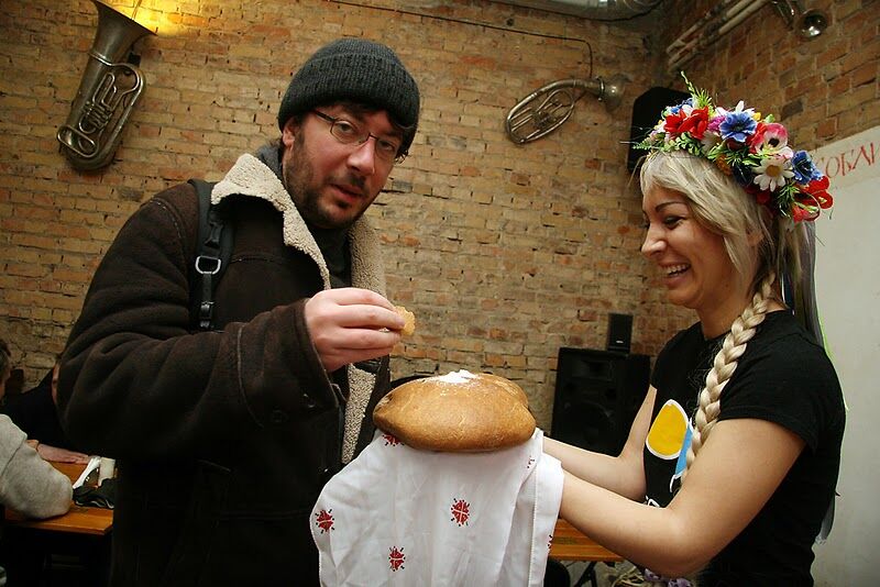 Артемій Лебедєв в гостях у FEMEN