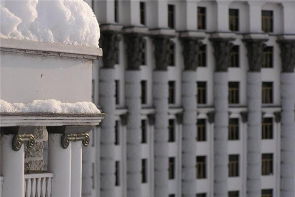Київ похований під 4-метровим шаром снігу. Оголошено НС. ФОТО