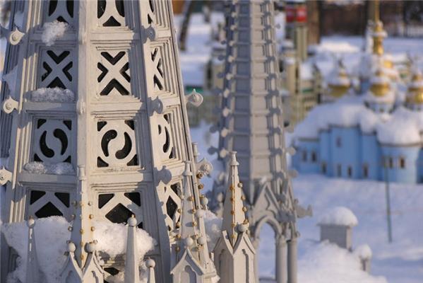 Київ похований під 4-метровим шаром снігу. Оголошено НС. ФОТО