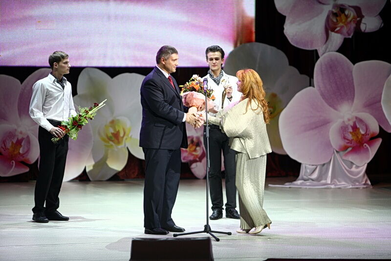 Янукович поздравил "Женщин III тысячелетия"