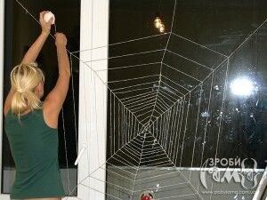 Хеловін: як зробити павутину на стіну