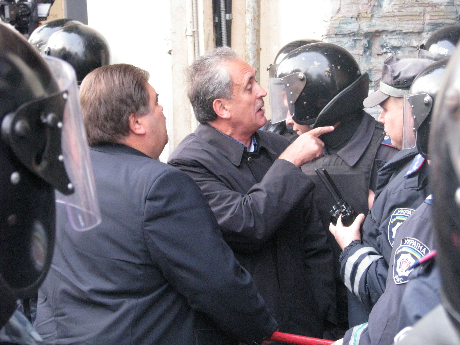 Вирок Тимошенко: бійки під судом і незадоволені нардепи