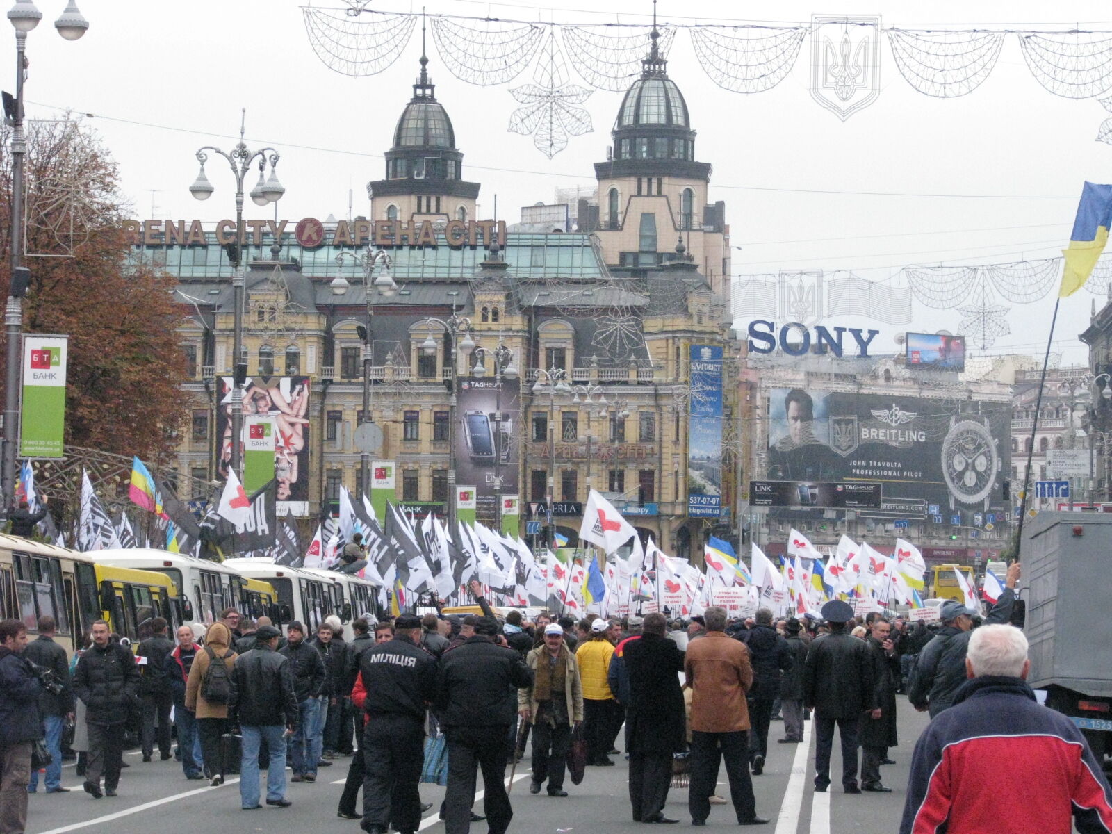 Вирок Тимошенко: бійки під судом і незадоволені нардепи