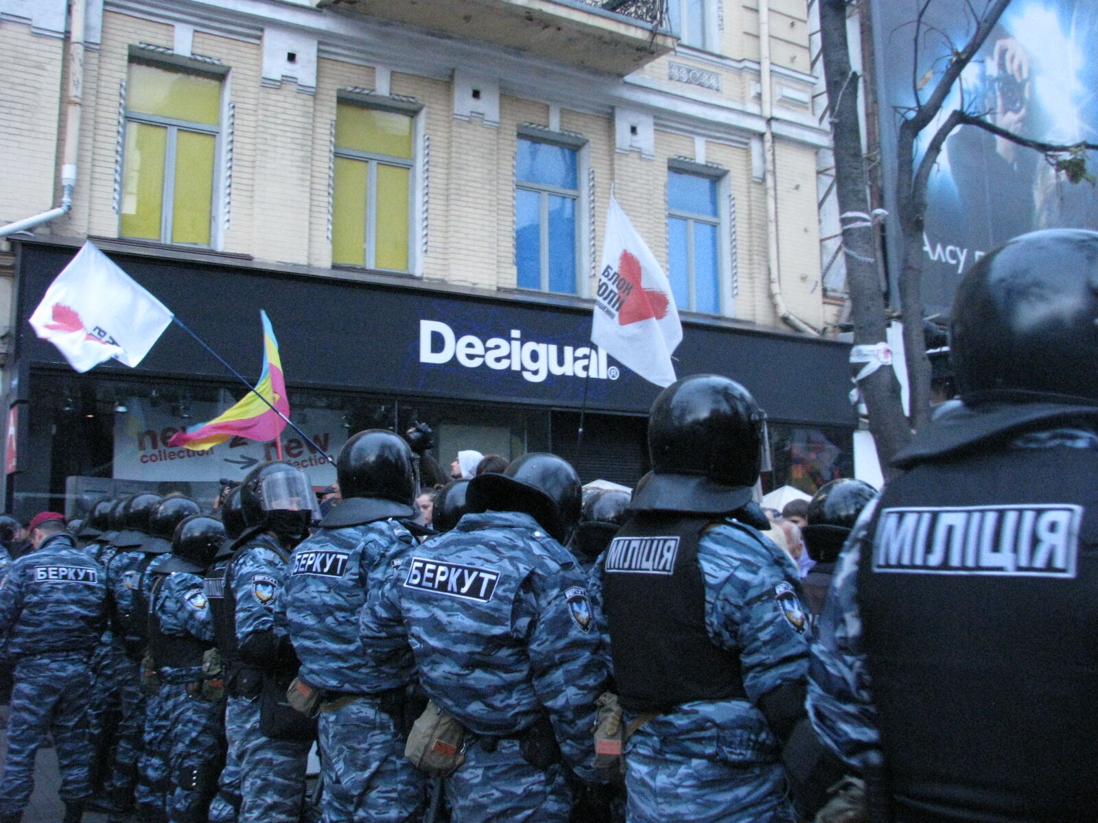 Вирок Тимошенко: бійки під судом і незадоволені нардепи