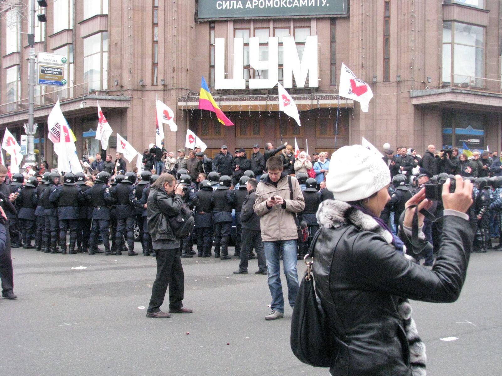 Вирок Тимошенко: бійки під судом і незадоволені нардепи