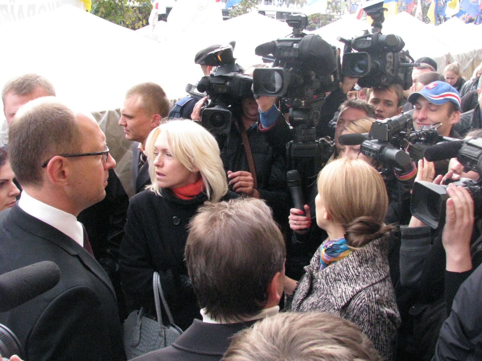 Вирок Тимошенко: бійки під судом і незадоволені нардепи