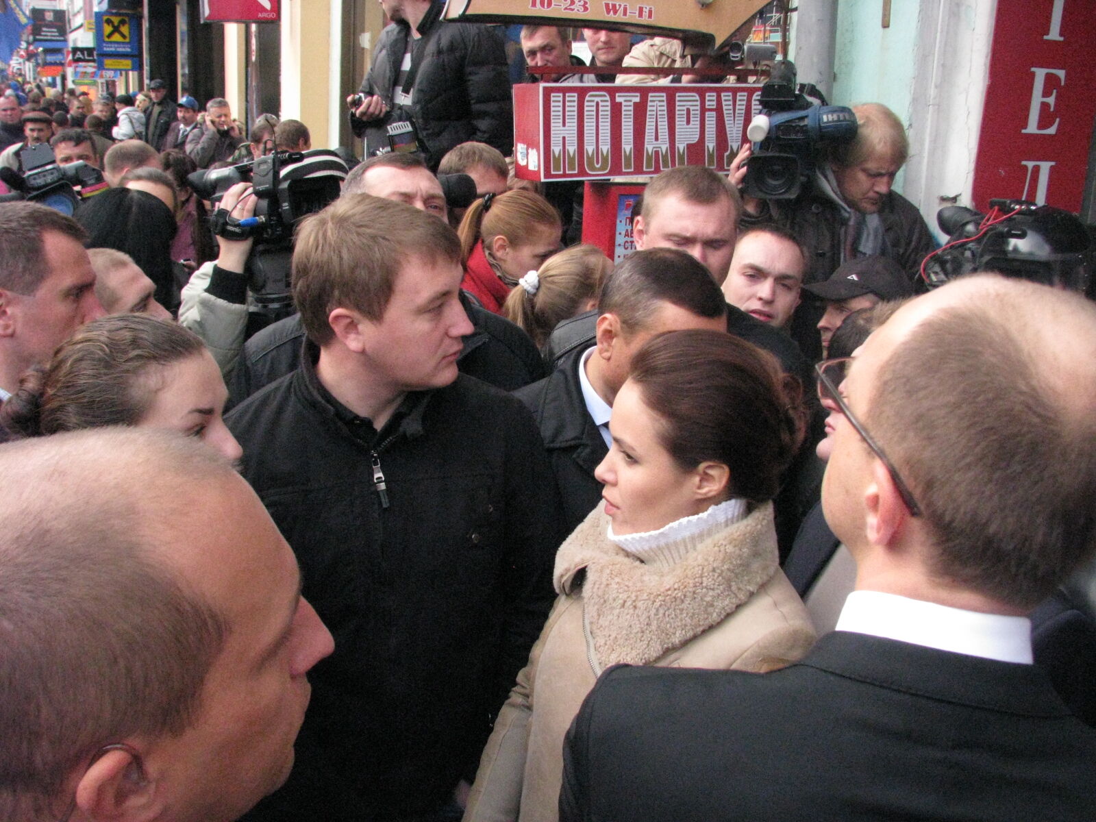 Вирок Тимошенко: бійки під судом і незадоволені нардепи