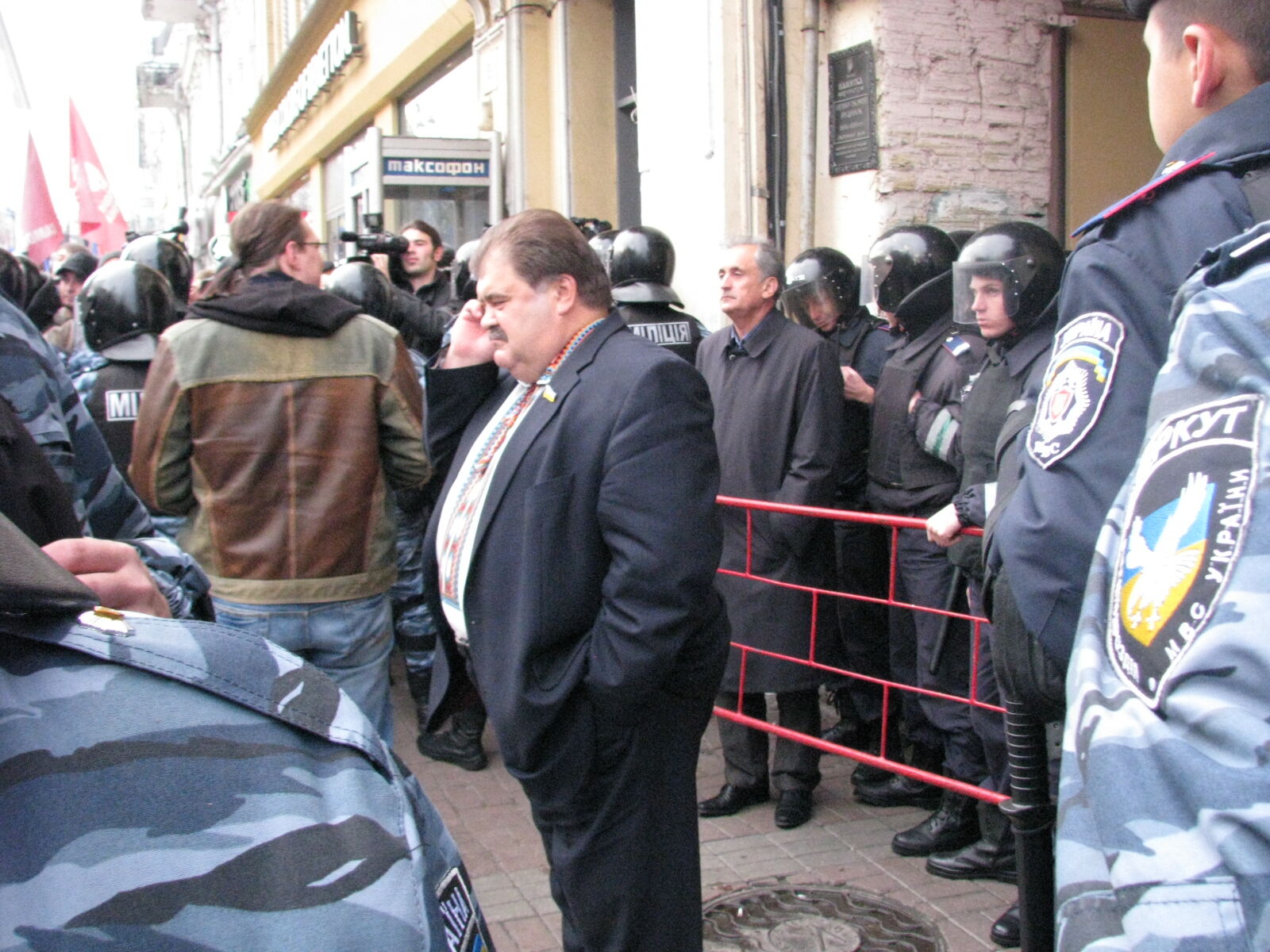 Вирок Тимошенко: бійки під судом і незадоволені нардепи