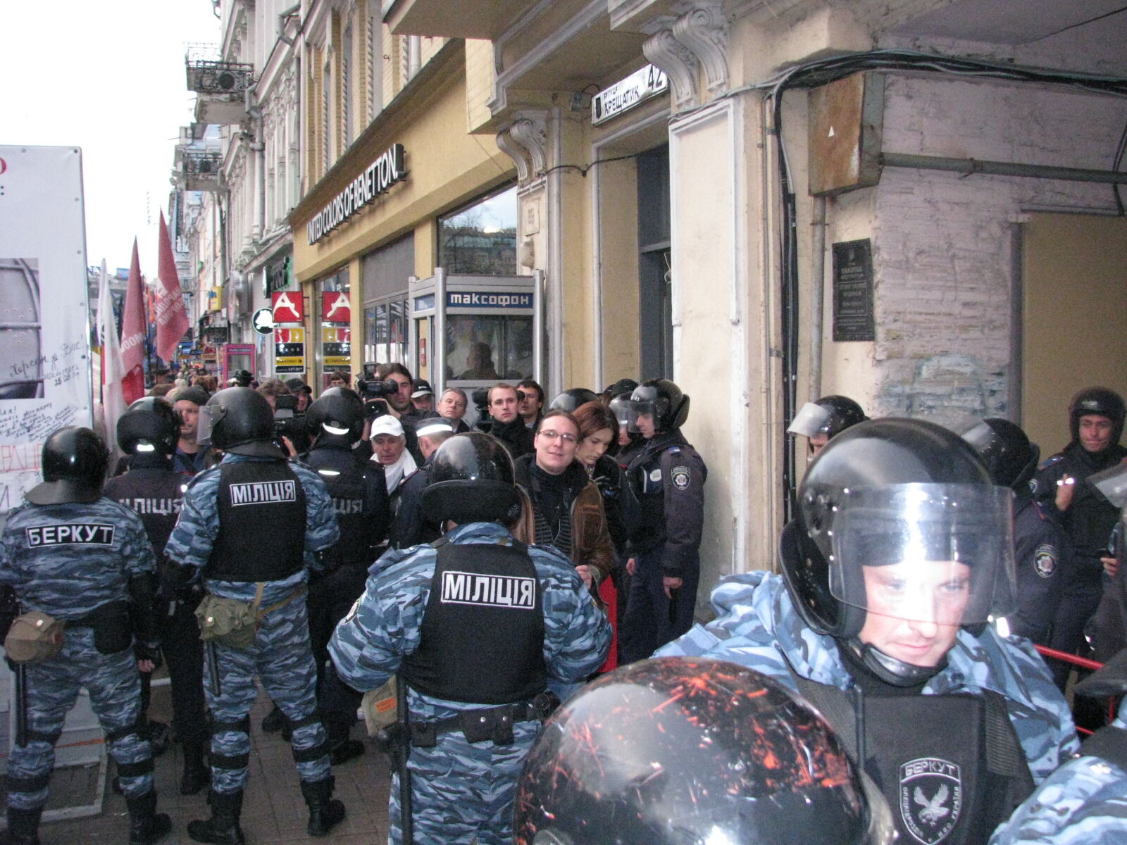 Вирок Тимошенко: бійки під судом і незадоволені нардепи