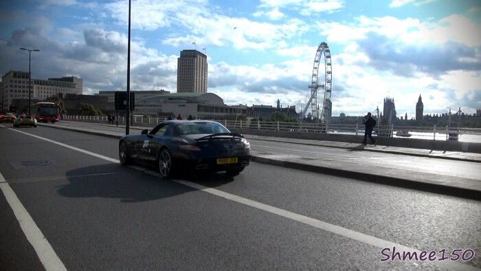 Лондон захватили суперкары. Видео 