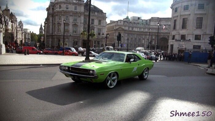 Лондон захватили суперкары. Видео 