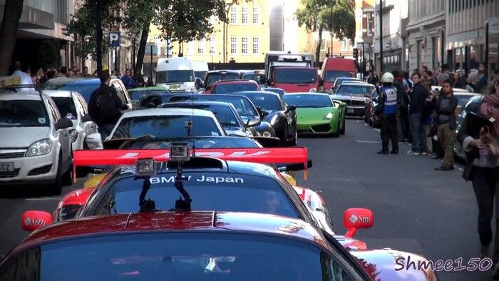 Лондон захватили суперкары. Видео 