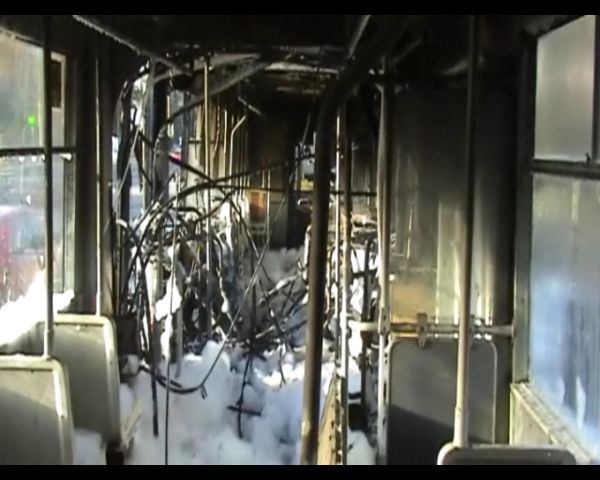 В Киеве на ходу загорелся троллейбус: подробности пожара. Добавлено фото