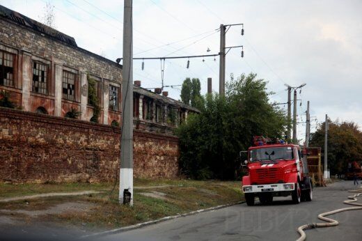 В Одессе возник пожар на краностроительном заводе. Фото 