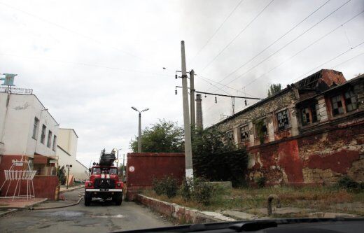 В Одессе возник пожар на краностроительном заводе. Фото 