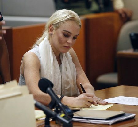 Судья выдал ордер на заключение Лохан 