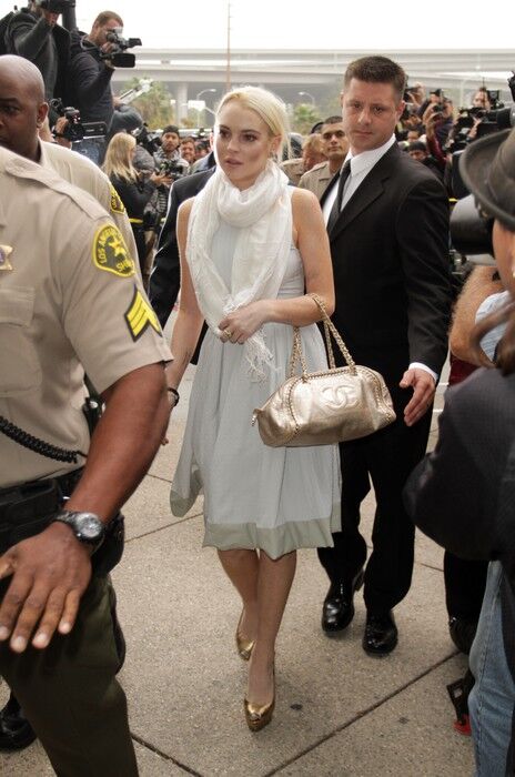 Судья выдал ордер на заключение Лохан 