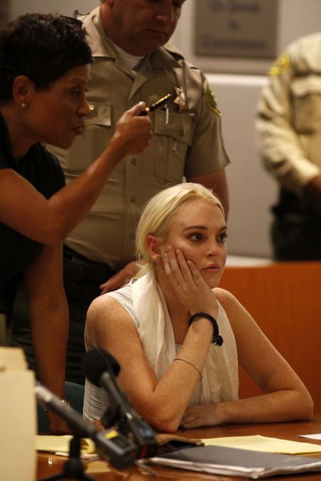 Судья выдал ордер на заключение Лохан 