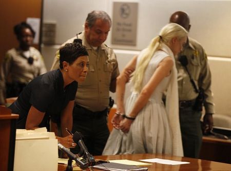 Судья выдал ордер на заключение Лохан 