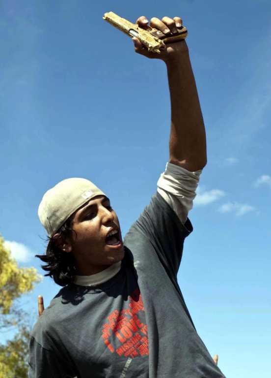 18-річний лівієць заявив, що він убив Муаммара Каддафі. Фото