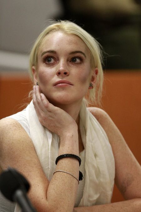 Судья выдал ордер на заключение Лохан 