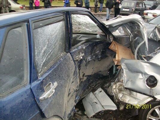 Ужгород. За 1 раз водій розбив 7 авто. Фото