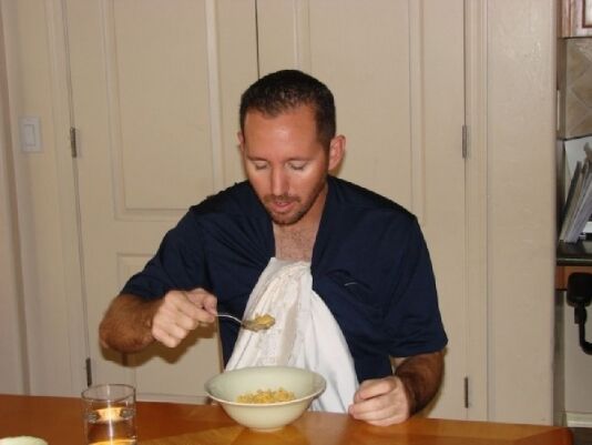 Сукню колишньої американець використав як друшляк для макаронів. Фото