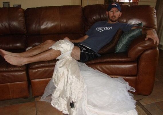 Сукню колишньої американець використав як друшляк для макаронів. Фото