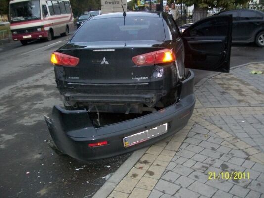 Ужгород. За 1 раз водій розбив 7 авто. Фото