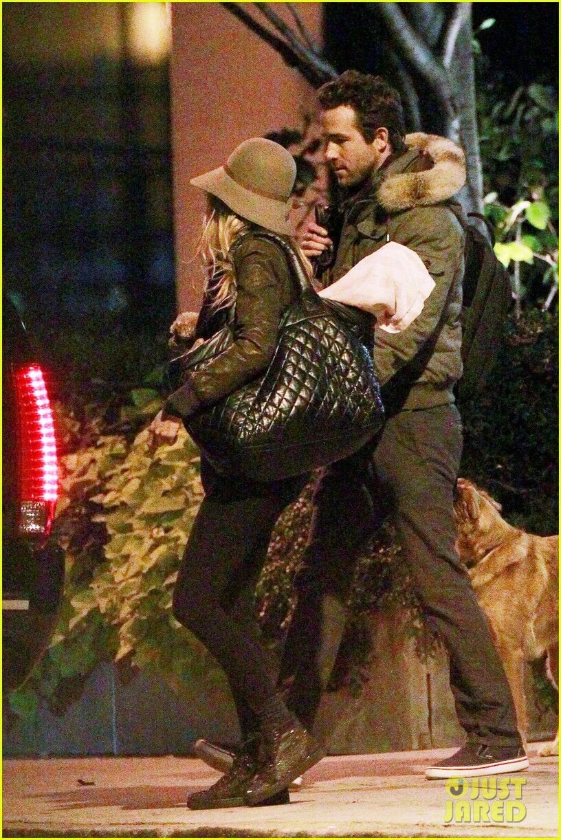 Лайвли покинула дом Рейнольдса с рассветом