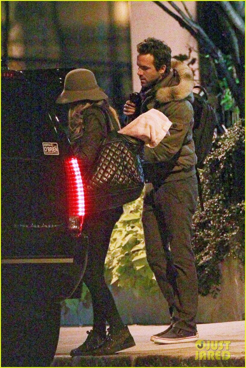 Лайвли покинула дом Рейнольдса с рассветом