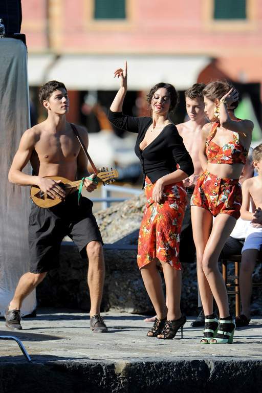 Беллуччи позирует для D&G