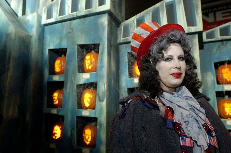 Хэллоуин все ближе – пора вырезать тыкву