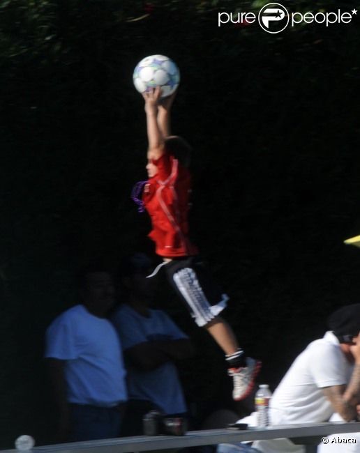 Бекхэм следит за матчем сына