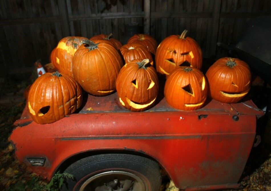 Хэллоуин все ближе – пора вырезать тыкву