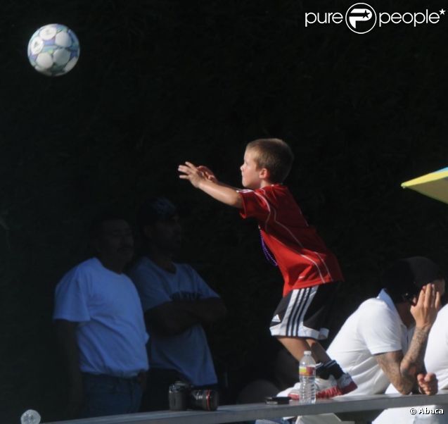 Бекхэм следит за матчем сына